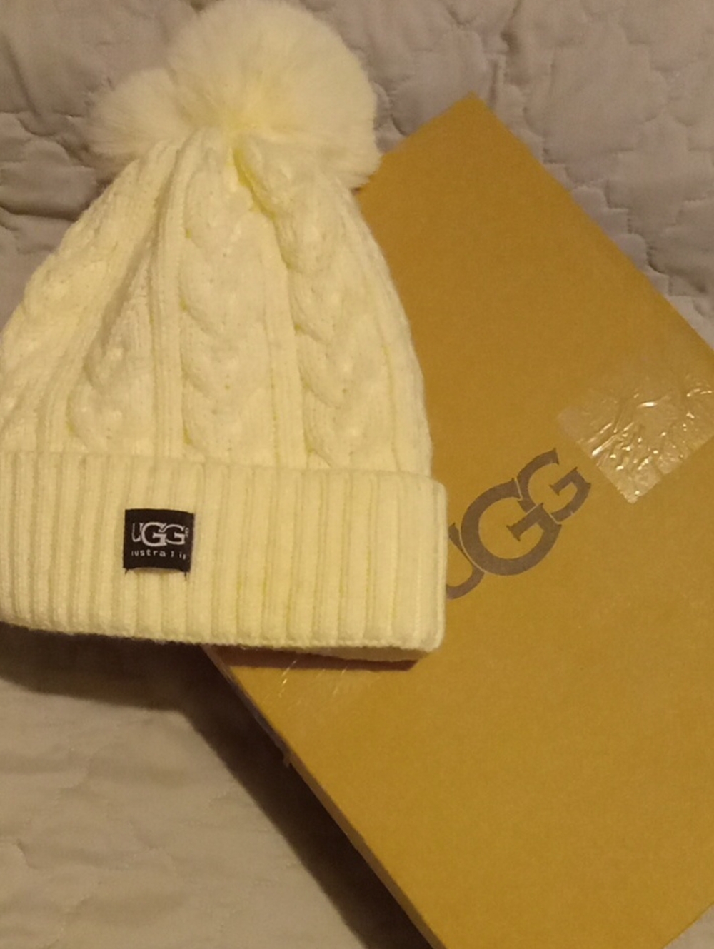 Ugg womens size 6 boots & beanie!! - Picture 5 of 6